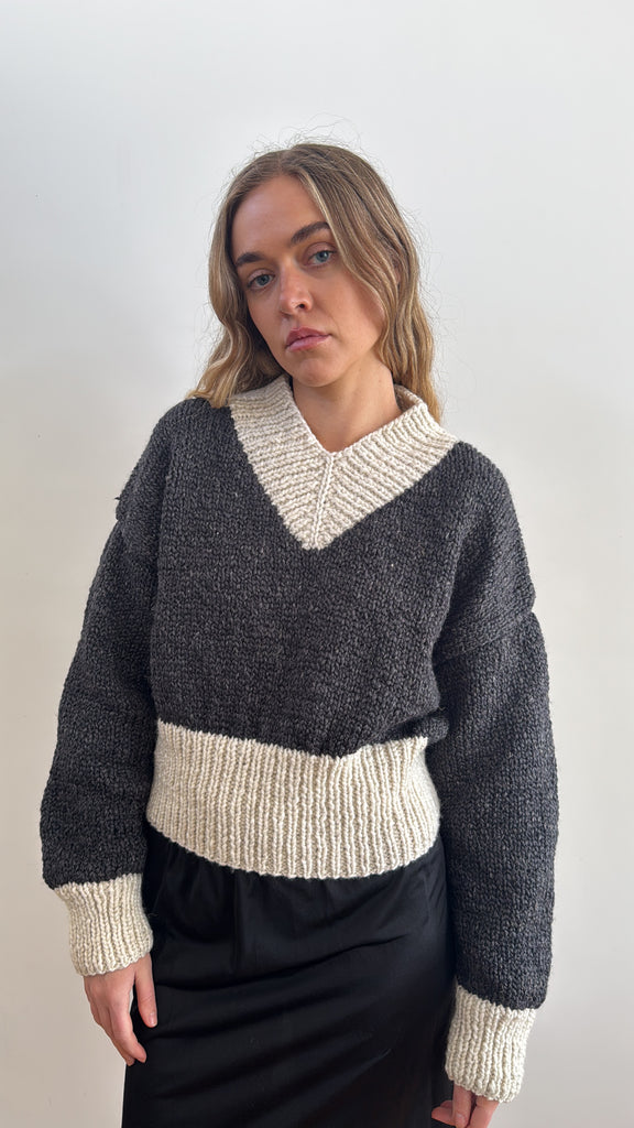 DAPHNE SWEATER CHAROAL & CREAM M/L