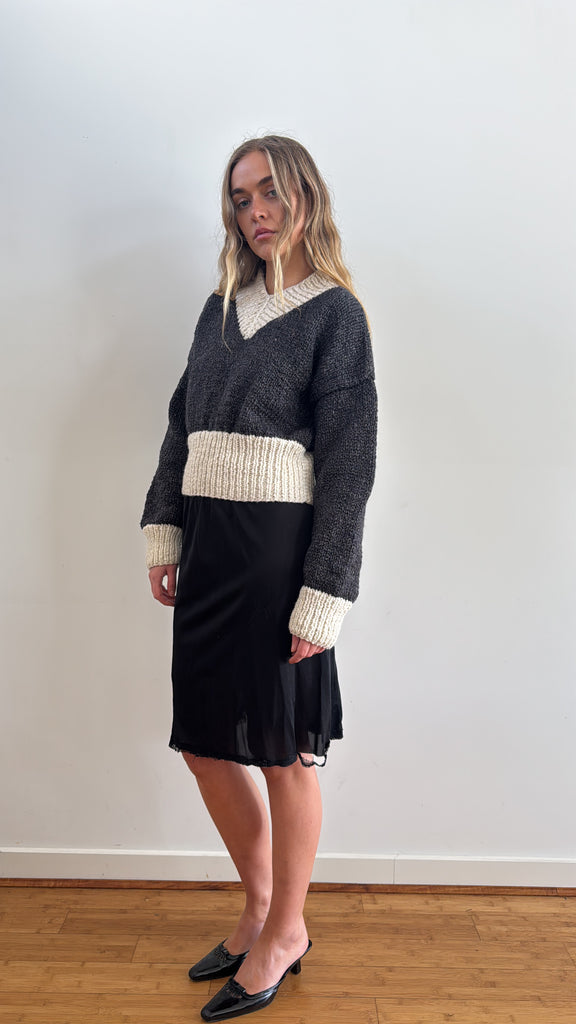 DAPHNE SWEATER CHAROAL & CREAM M/L