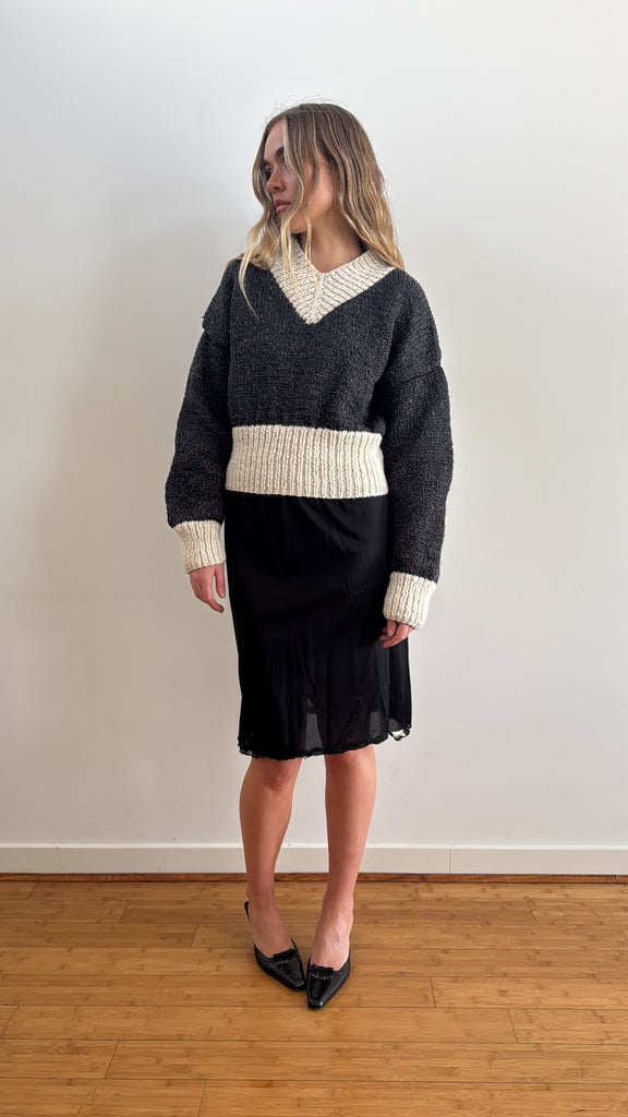 DAPHNE SWEATER CHAROAL & CREAM M/L