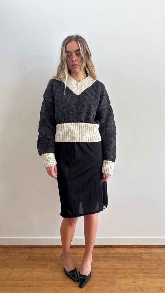 DAPHNE SWEATER CHAROAL & CREAM M/L