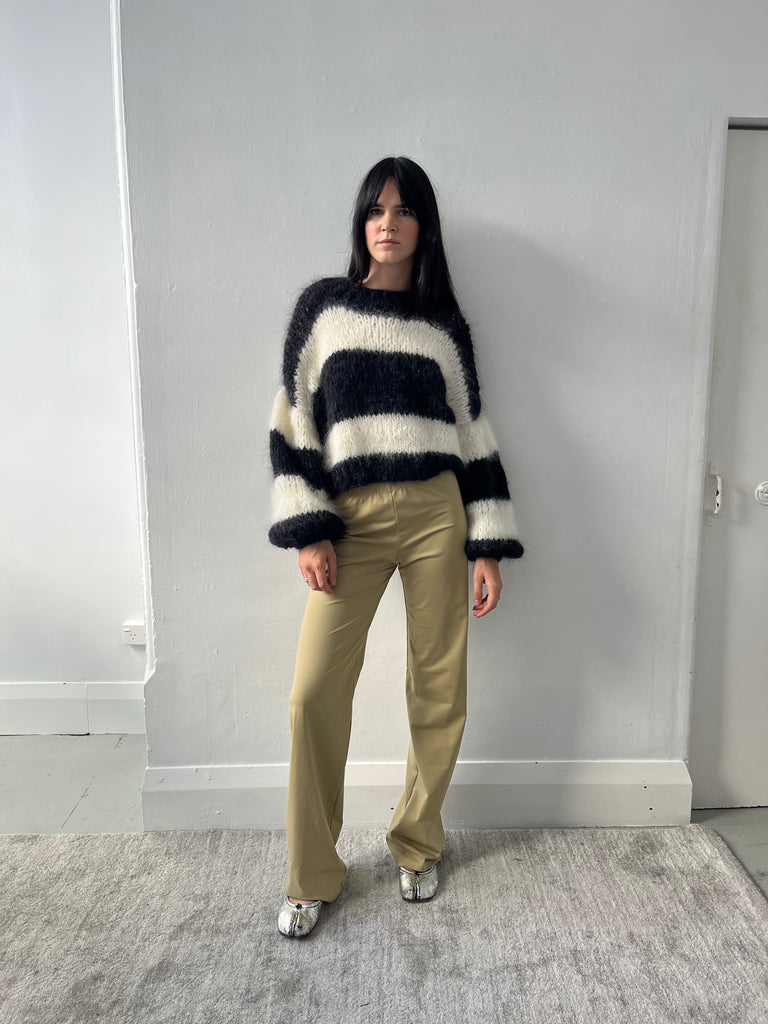 STRIPED CREW NECK