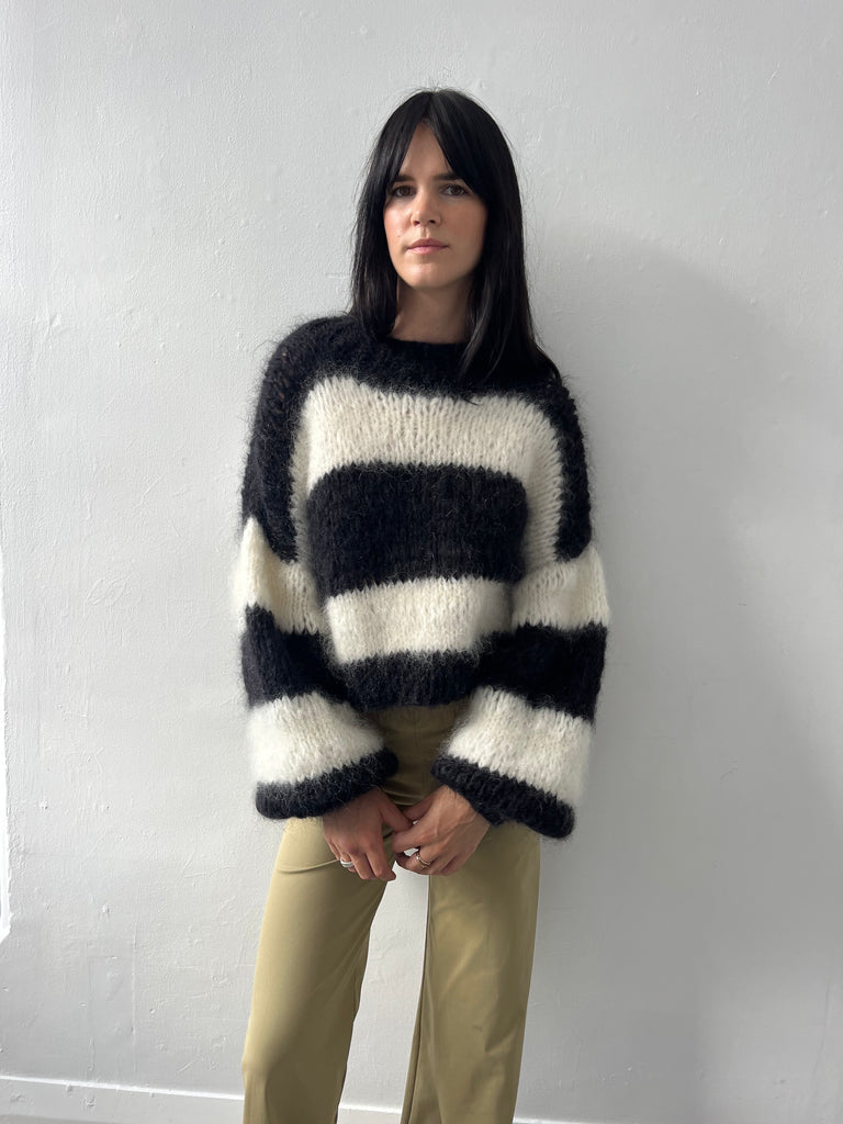 STRIPED CREW NECK